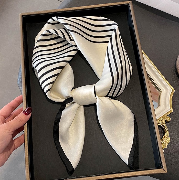 Luxury Fashion Print 70*70cm S - Silk Tie Woven recension och pris